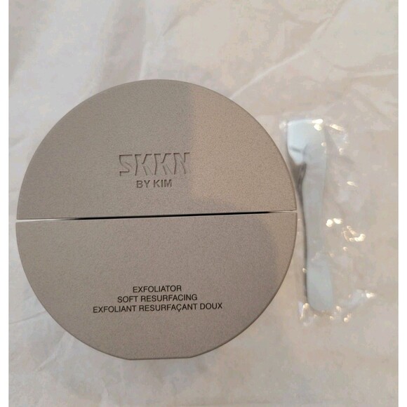 NEW SKKN By Kim Exfoliator Soft Resurfacing 1.6 fl oz Full Size Skincare - Picture 1 of 4